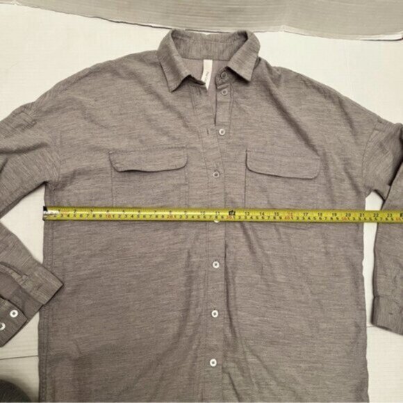 Aritzia Babaton EUC Utility Pocket Button Down Shirt Wool /Cotton Size L - Picture 3 of 9